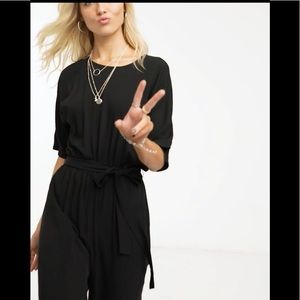 ASOS DESIGN jumpsuit tie waist Size 6 NWT